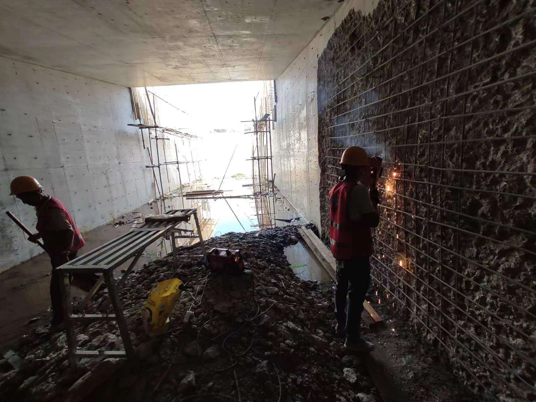 鄞州挖断承重墙导致楼体开裂，加固施工方案出炉